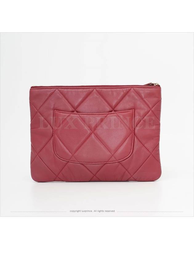 New Medium 19 Clutch 0816sv Chanel
