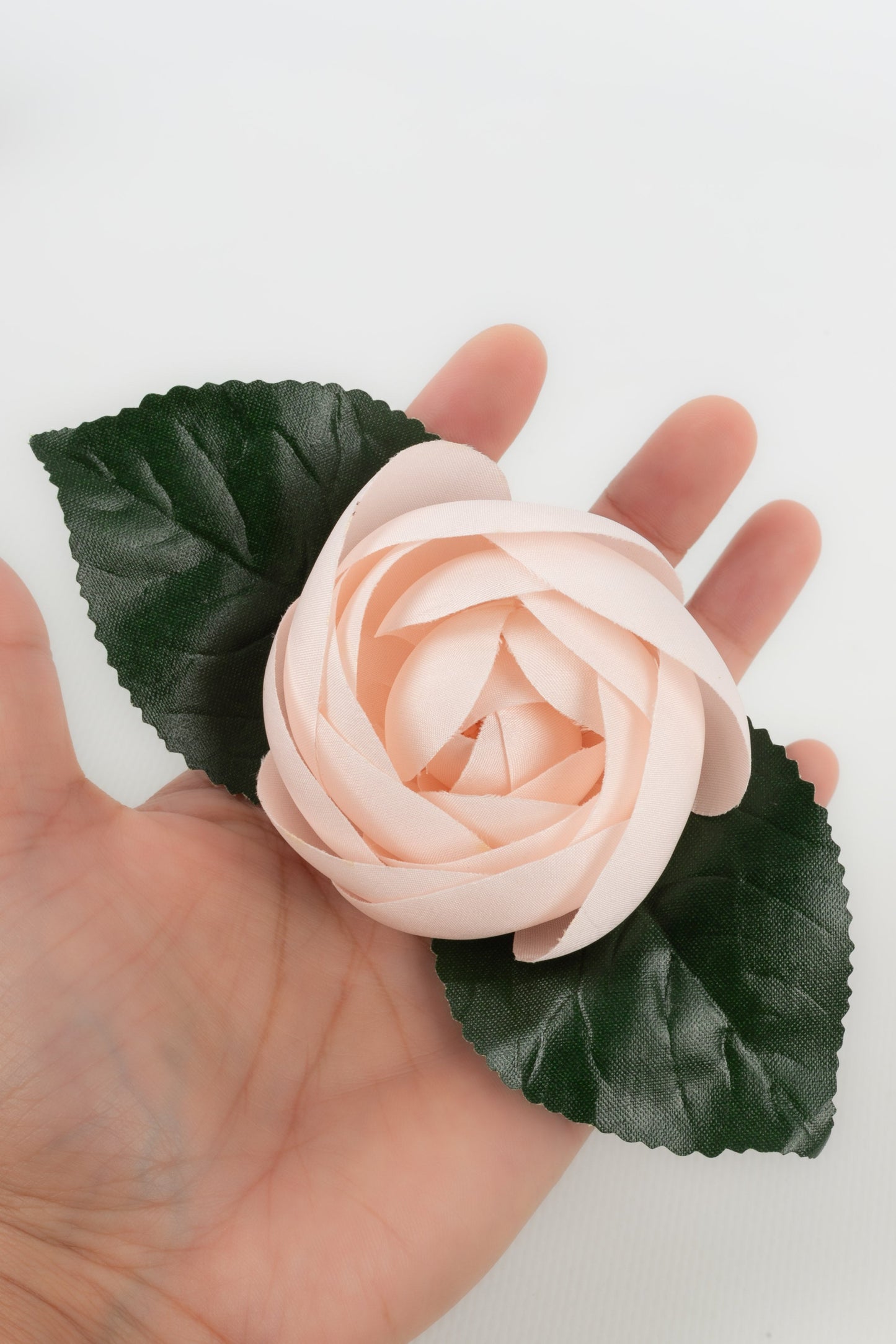 Broche camélia Chanel