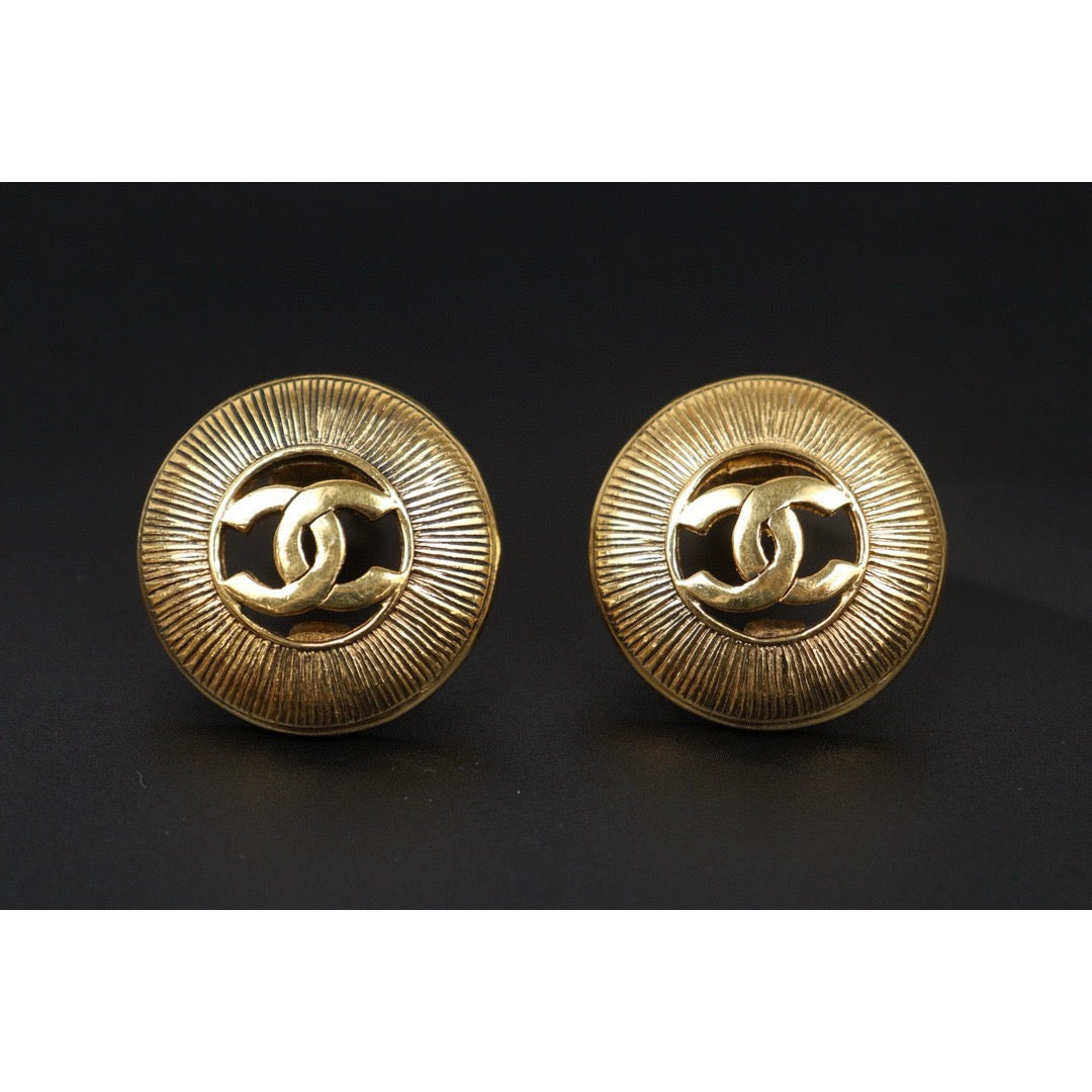 Very Good ( Rank A) ｜CHANEL Coco Mark Gold 24 Plated Earrings ｜S24112504