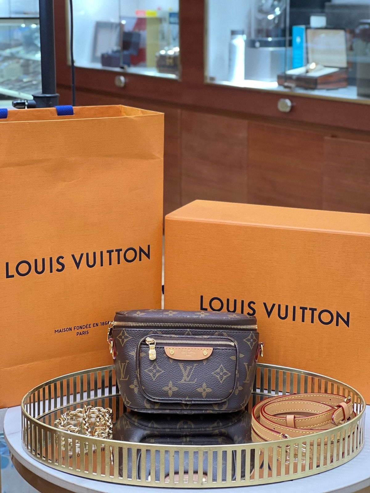 Preloved Louis Vuitton monogram mini bumbag chip 20*11cm 12522