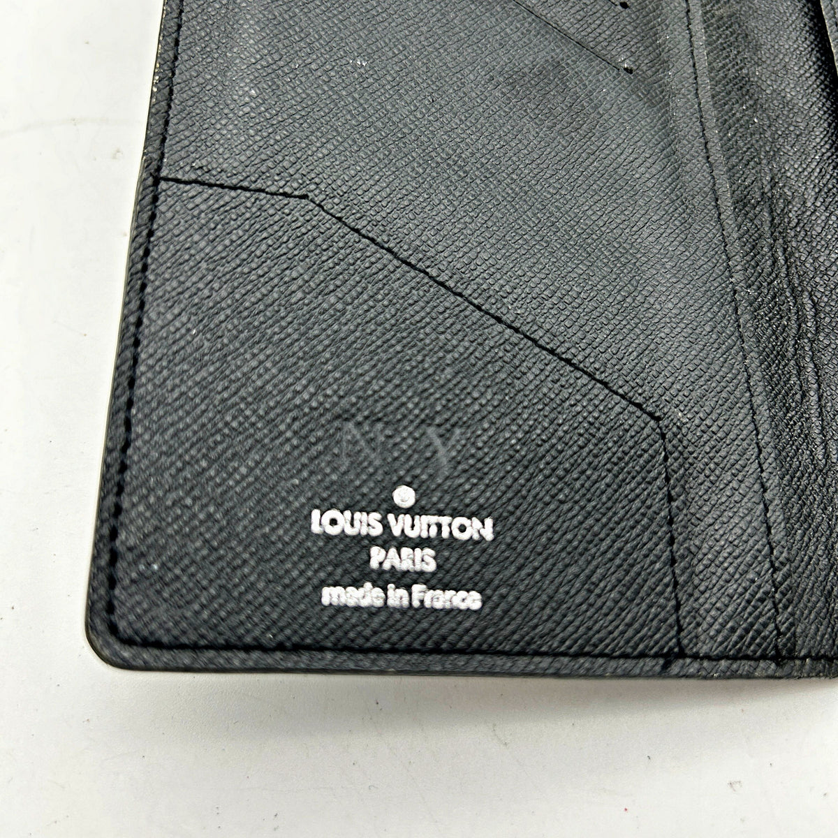 LOUIS VUITTON Taiga Pocket Agenda Cover Black lv8807ee
