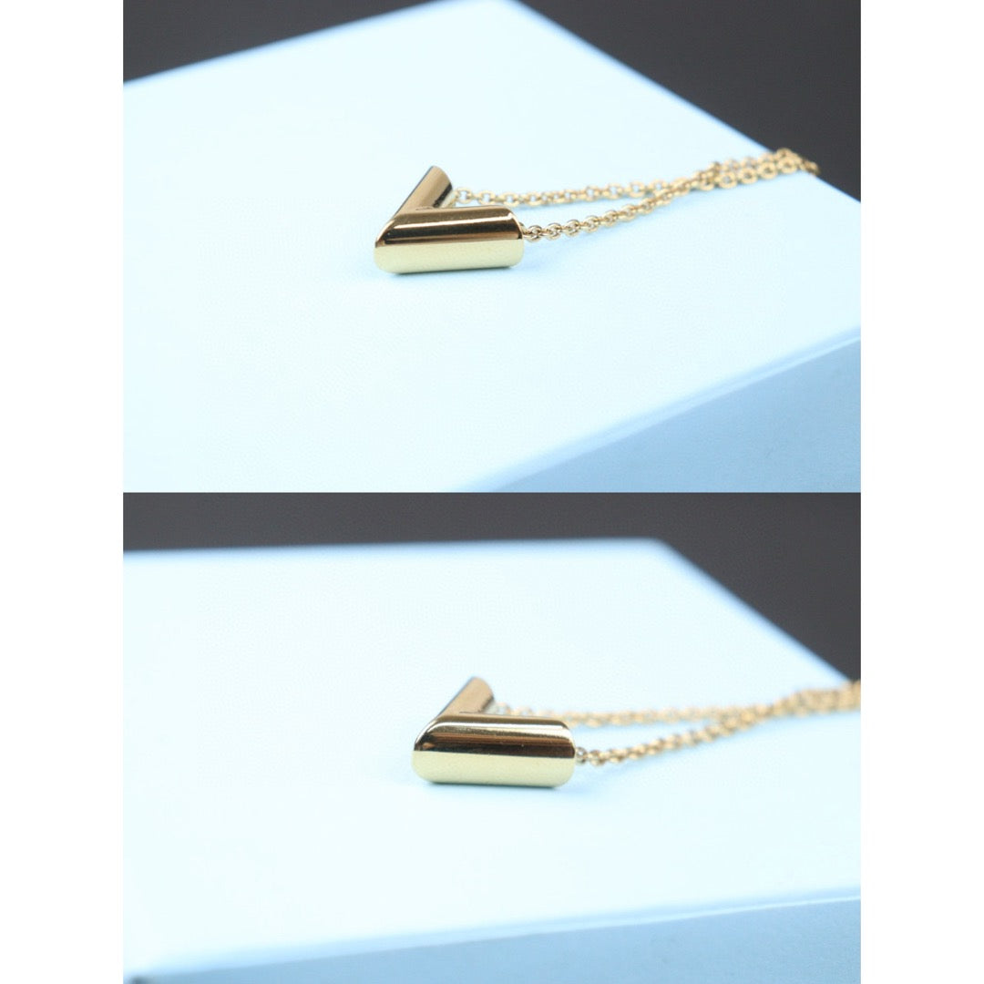 Rank A ｜ LV Collier Essential V Necklace ｜24082210
