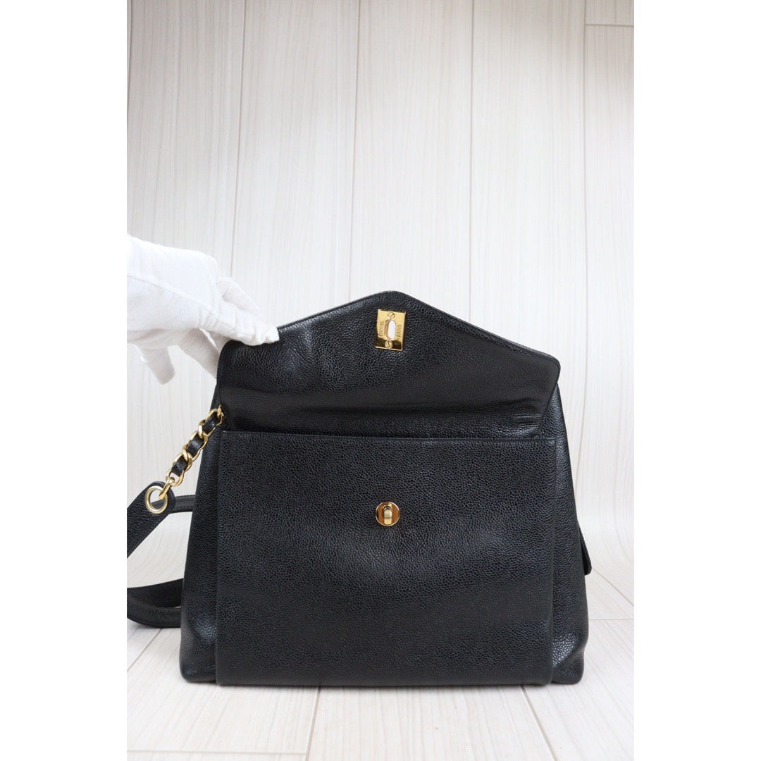 Rank AB ｜CHANEL Caviar Skin Shoulder Bag Made in 1994-1996 Year｜24012205