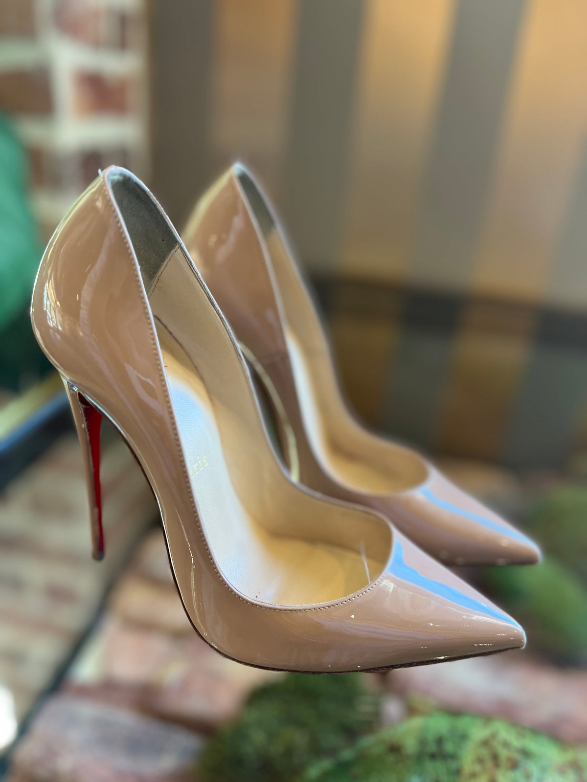 CHRISTIAN LOUBOUTIN Nude Patent So Kate Leather Sz 37