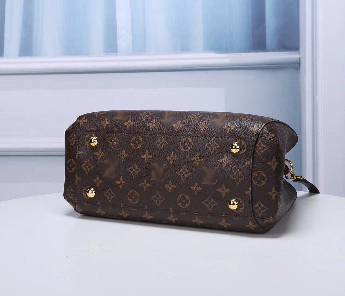 LB144  BB Size:11.4x7.9x5.1inch  Medium Size:13x9.1x5.9inch