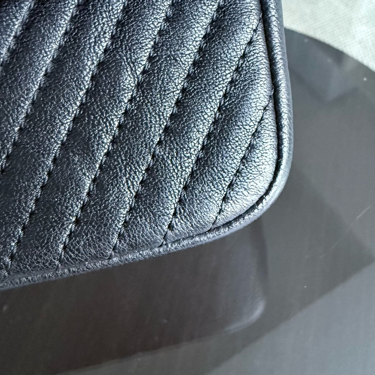 Chanel Seasonal Flap Medium - 25CM Surpique CC Herringbone Medallion Flap Chevron Goatskin Black Gold Hardware Series 21