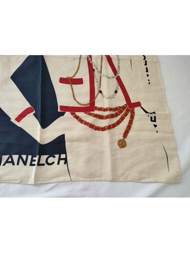 pearl accessory scarf Chanel