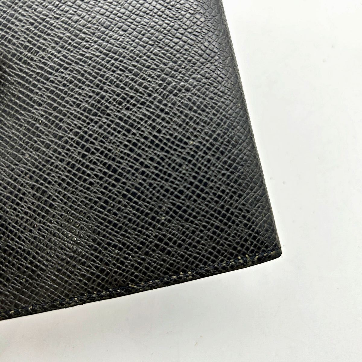 LOUIS VUITTON Taiga Pocket Agenda Cover Black lv8807ee