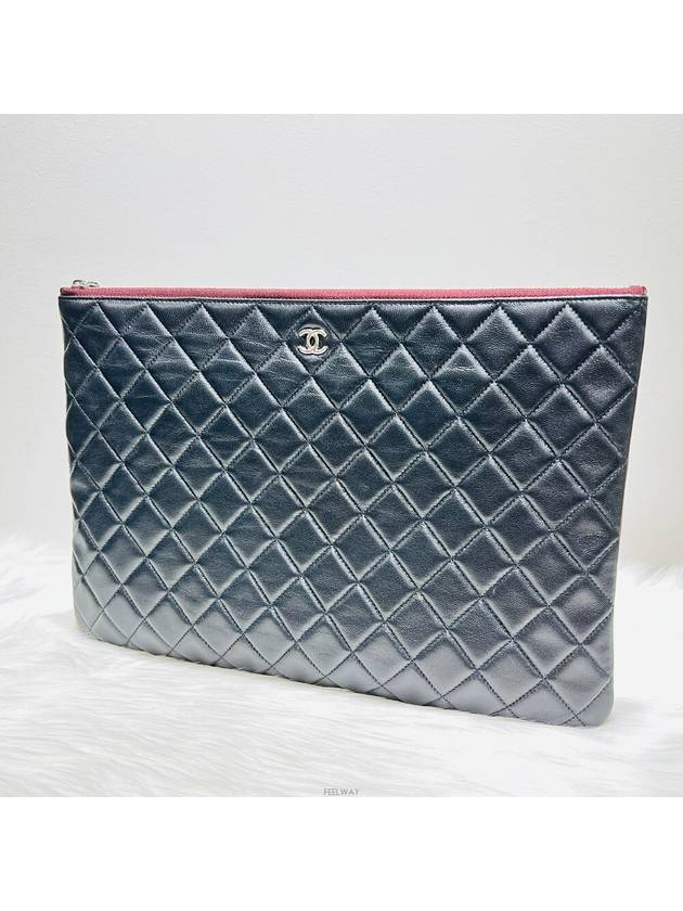 women clutch bag Chanel