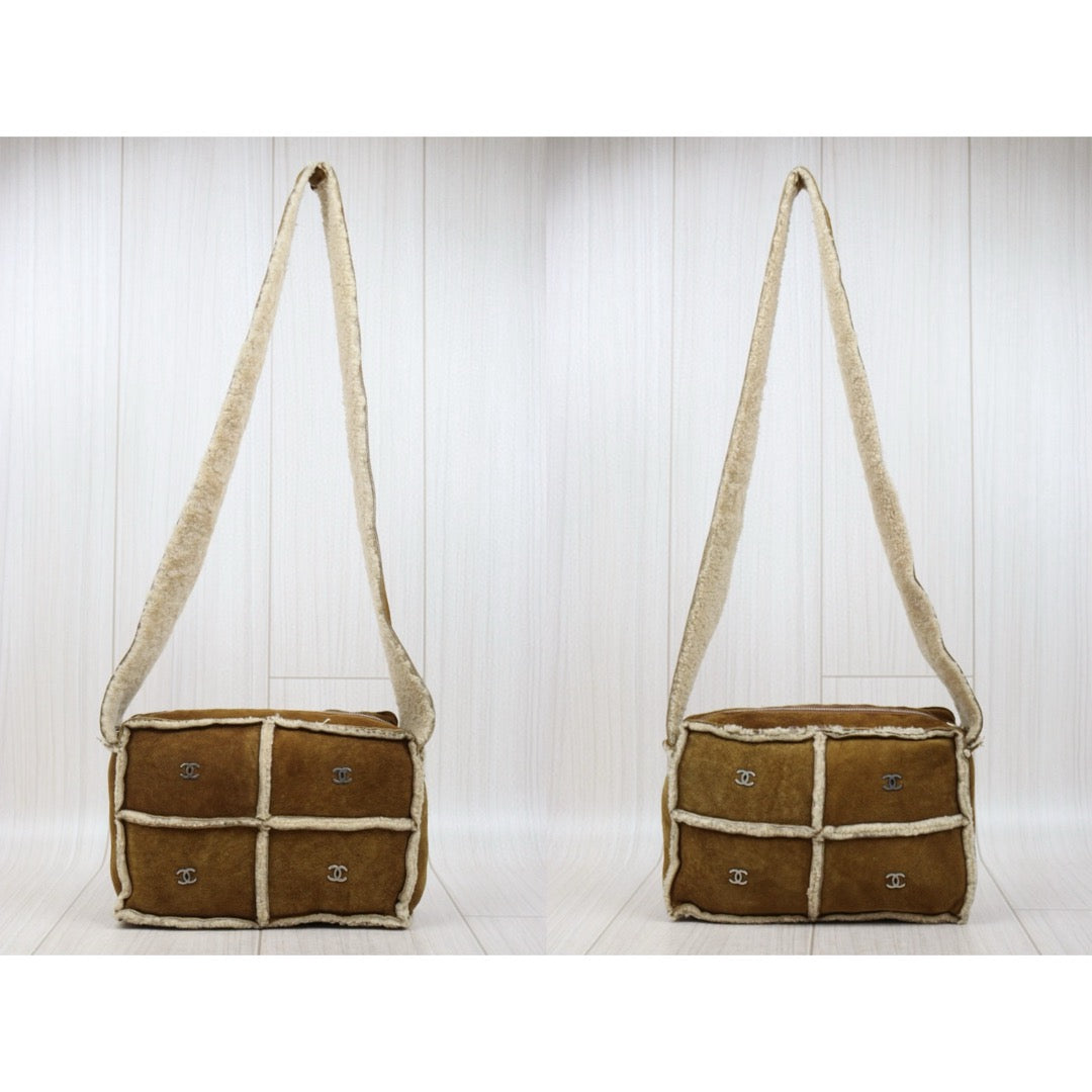Good ( Rank AB)｜ CHANEL Suede Teddy Wool Shoulder Bag Brown Made In 2000-2002Year｜25051323
