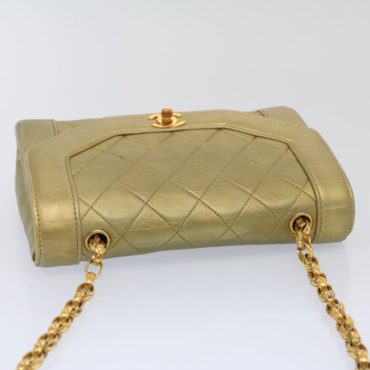 Top Quality Chanel Matelasse Turn Lock Chain Shoulder Bag Lamb Skin Gold CC Auth 51274A
