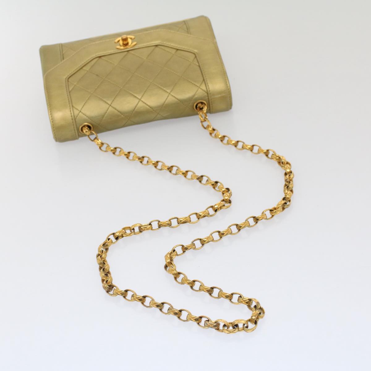 Top Quality Chanel Matelasse Turn Lock Chain Shoulder Bag Lamb Skin Gold CC Auth 51274A
