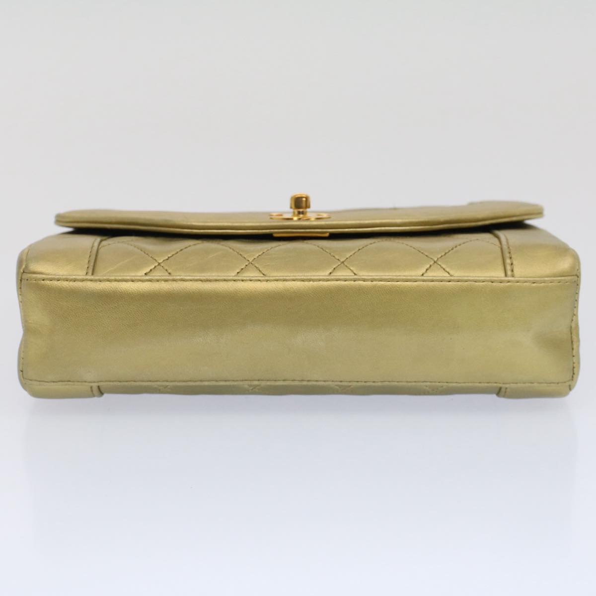 Top Quality Chanel Matelasse Turn Lock Chain Shoulder Bag Lamb Skin Gold CC Auth 51274A