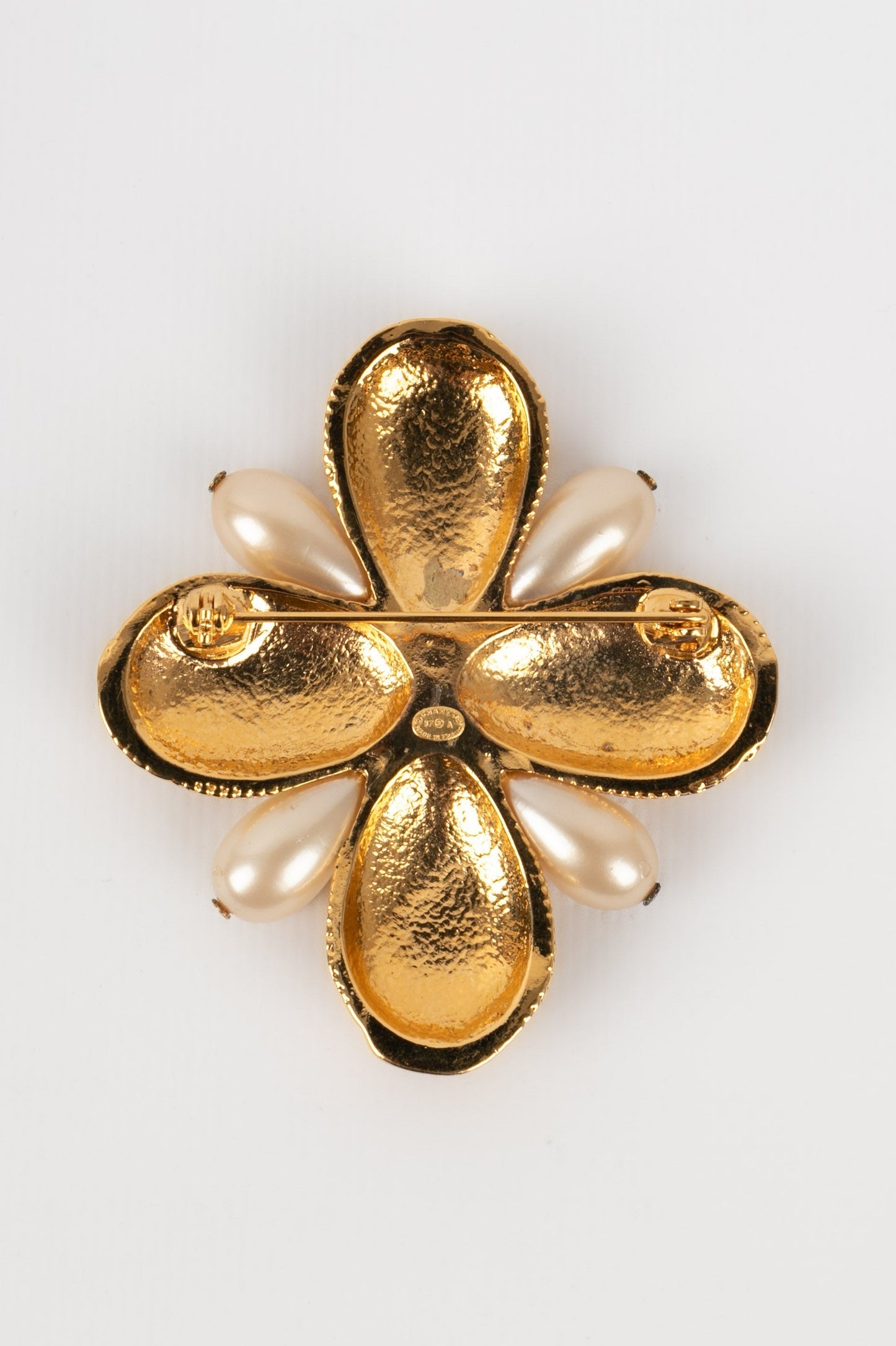 Broche croix Chanel 1997