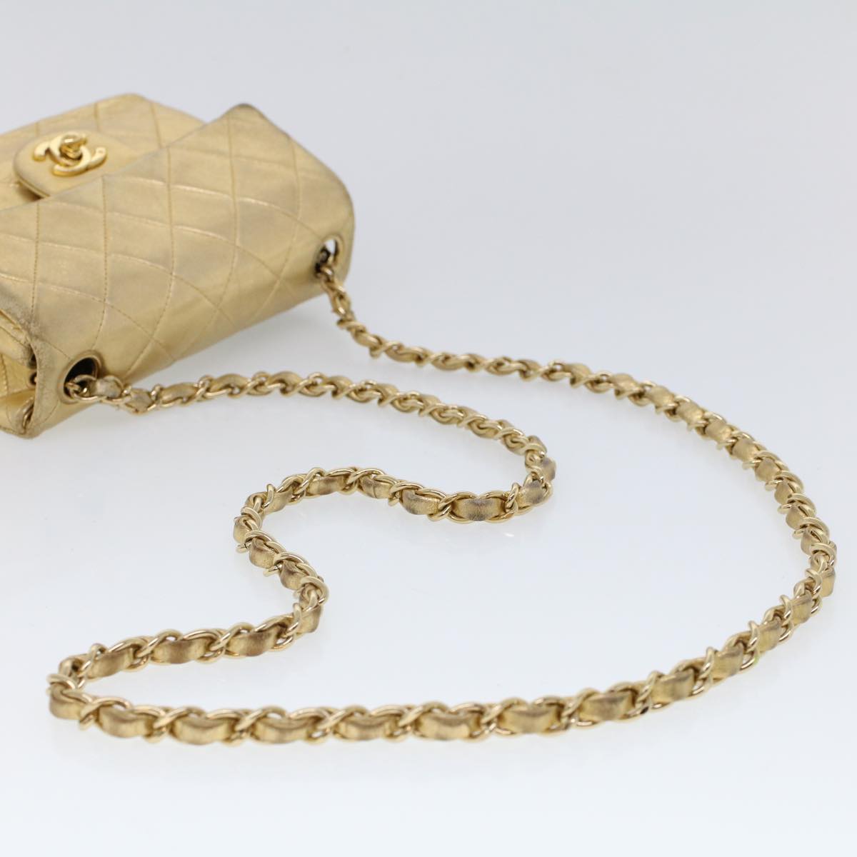 Top Quality Chanel Matelasse Turn Lock Chain Shoulder Bag Lamb Skin Gold CC Auth 53752A