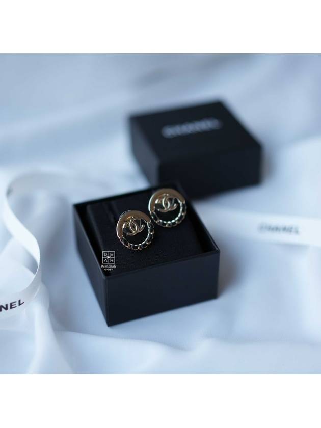WoMen's CC Logo Circle Chain Earrings Black Gold Chanel