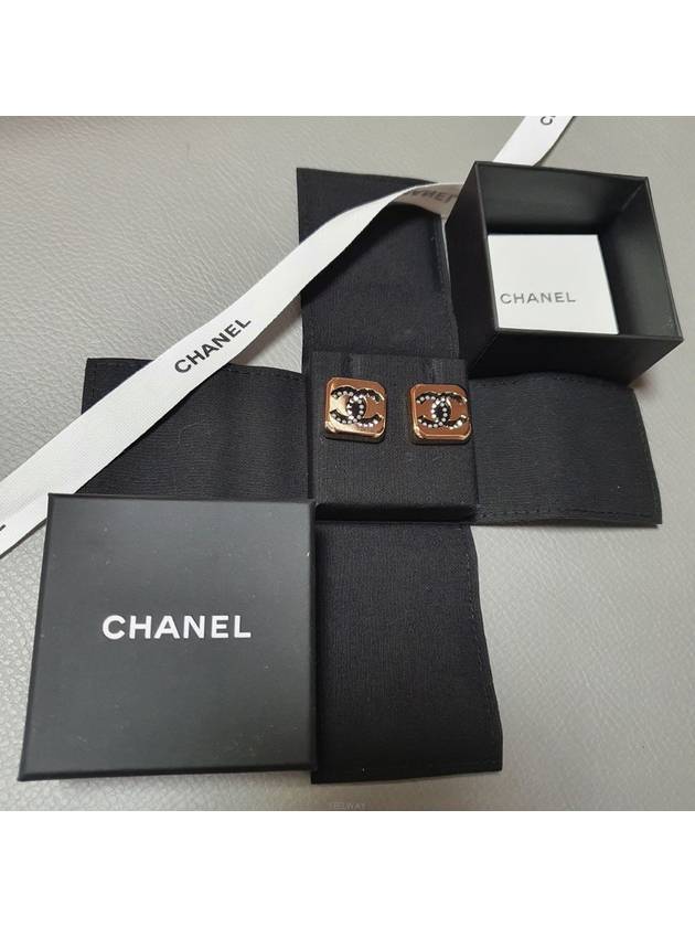 CC Logo Square Earrings Gold Chanel