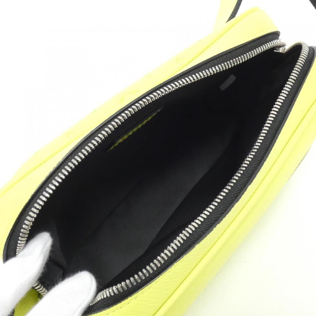 Louis Vuitton Taiga Lama Outdoor M30251 Shoulder Bag