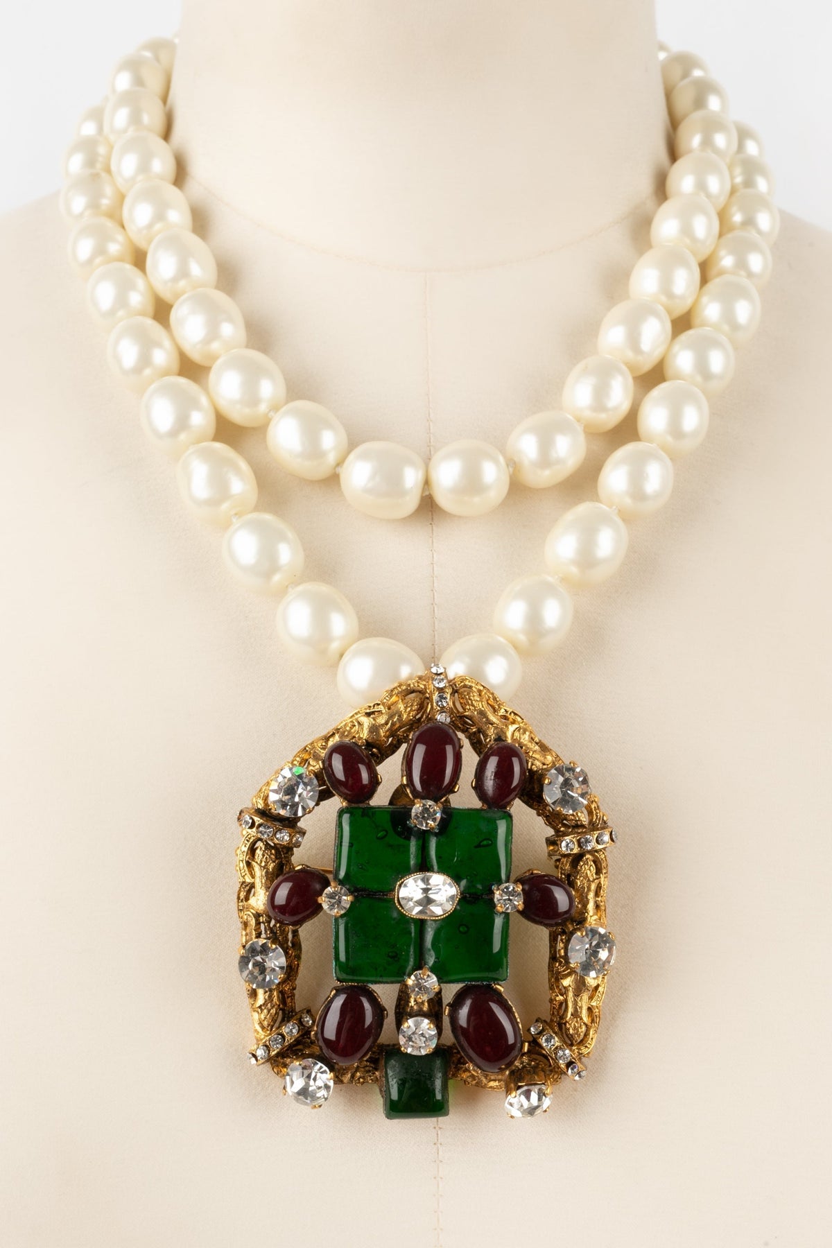 Collier en pâte de verre Chanel