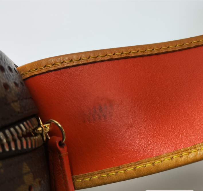 Preloved Louis Vuitton (LV) bag 19cm brown 24082278834643