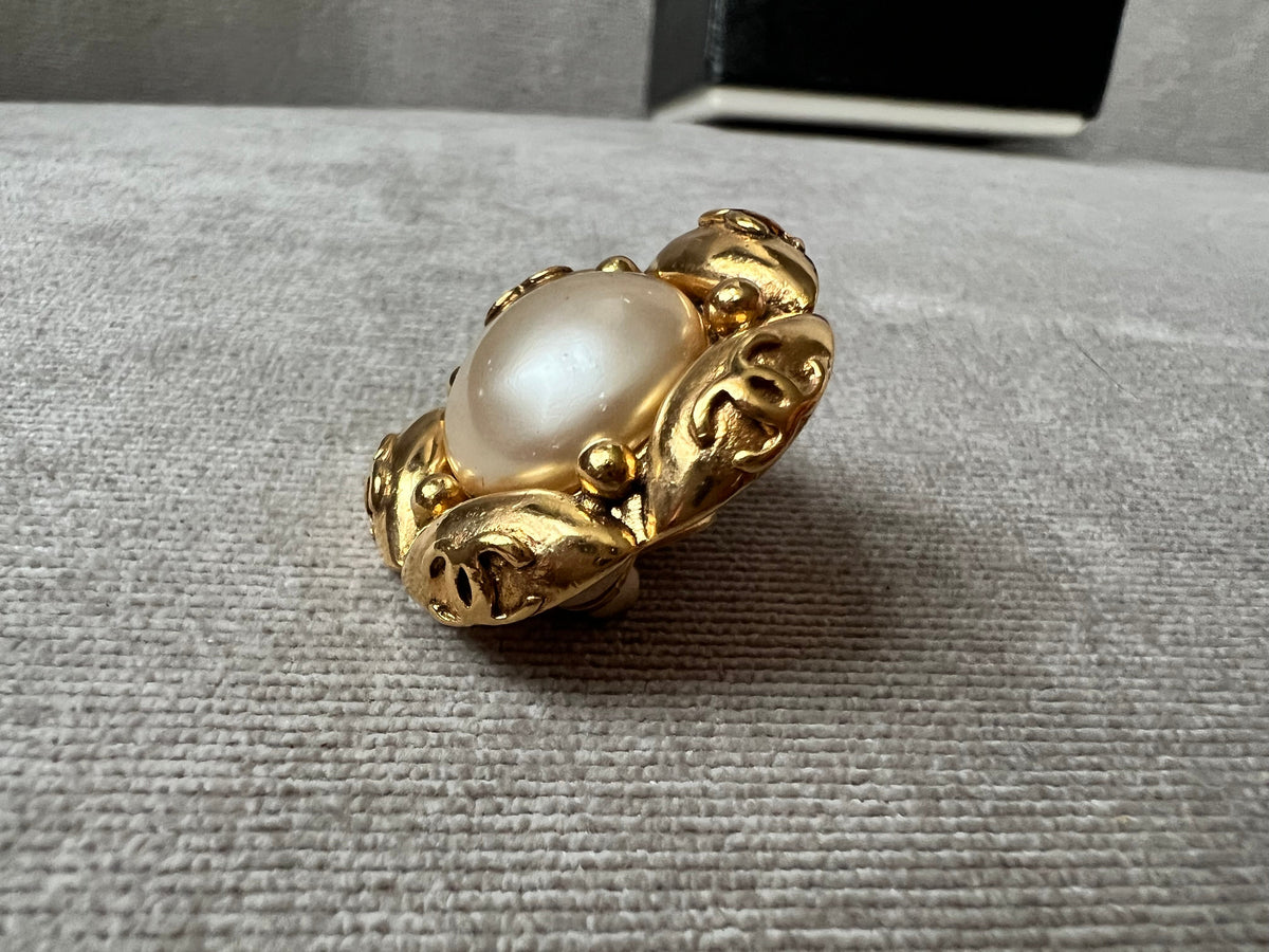 Chanel Vintage Cabochon CC Clip On Earrings