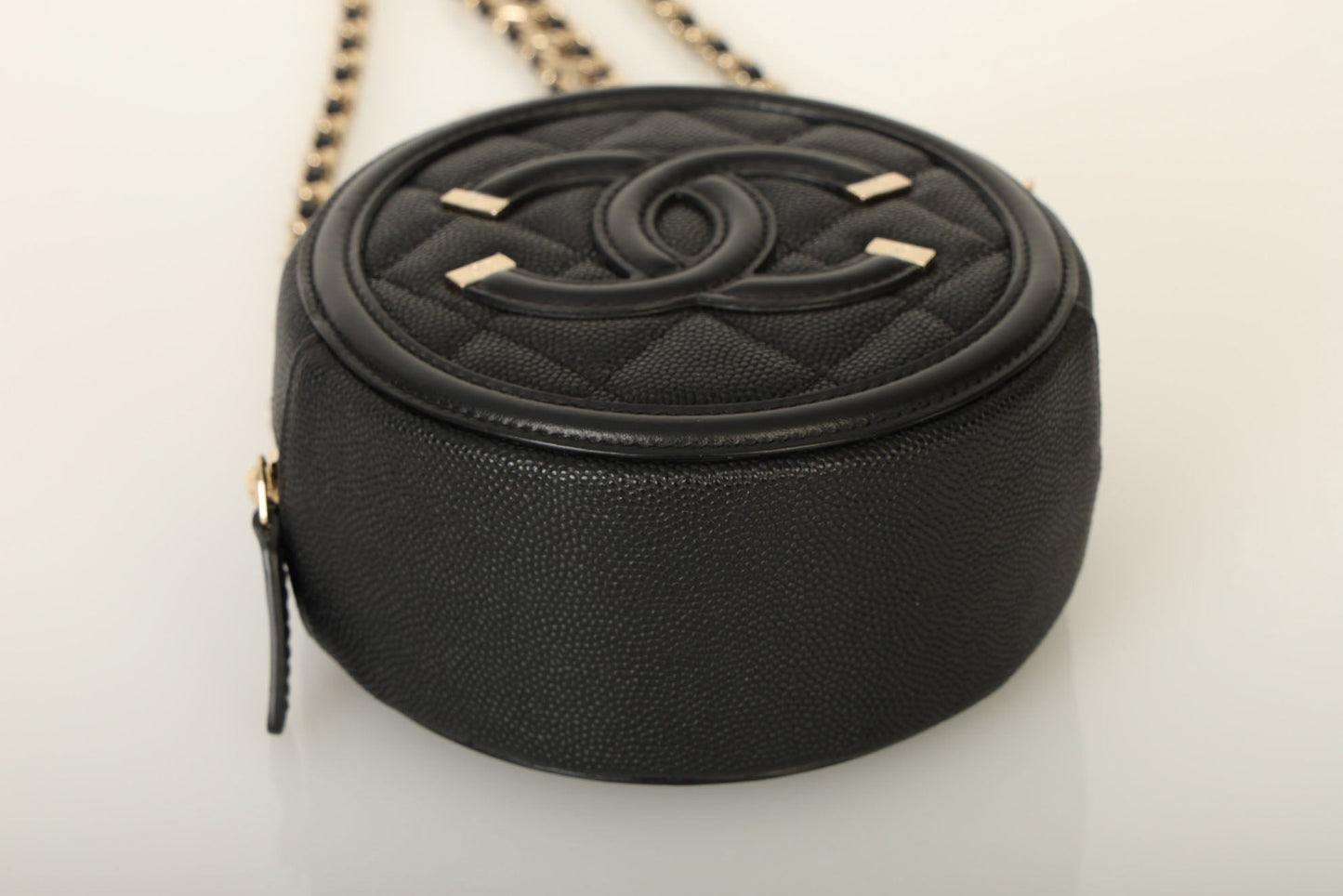 Chanel 2019 Caviar Filigree Crossbody