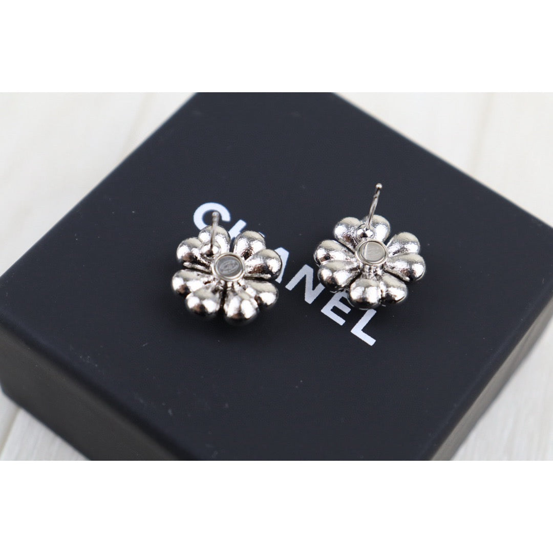 Very Good ( Rank A)｜ CHANEL  Coco Mark  Four leaf clover Rhinestone  Earrings ｜H25011105
