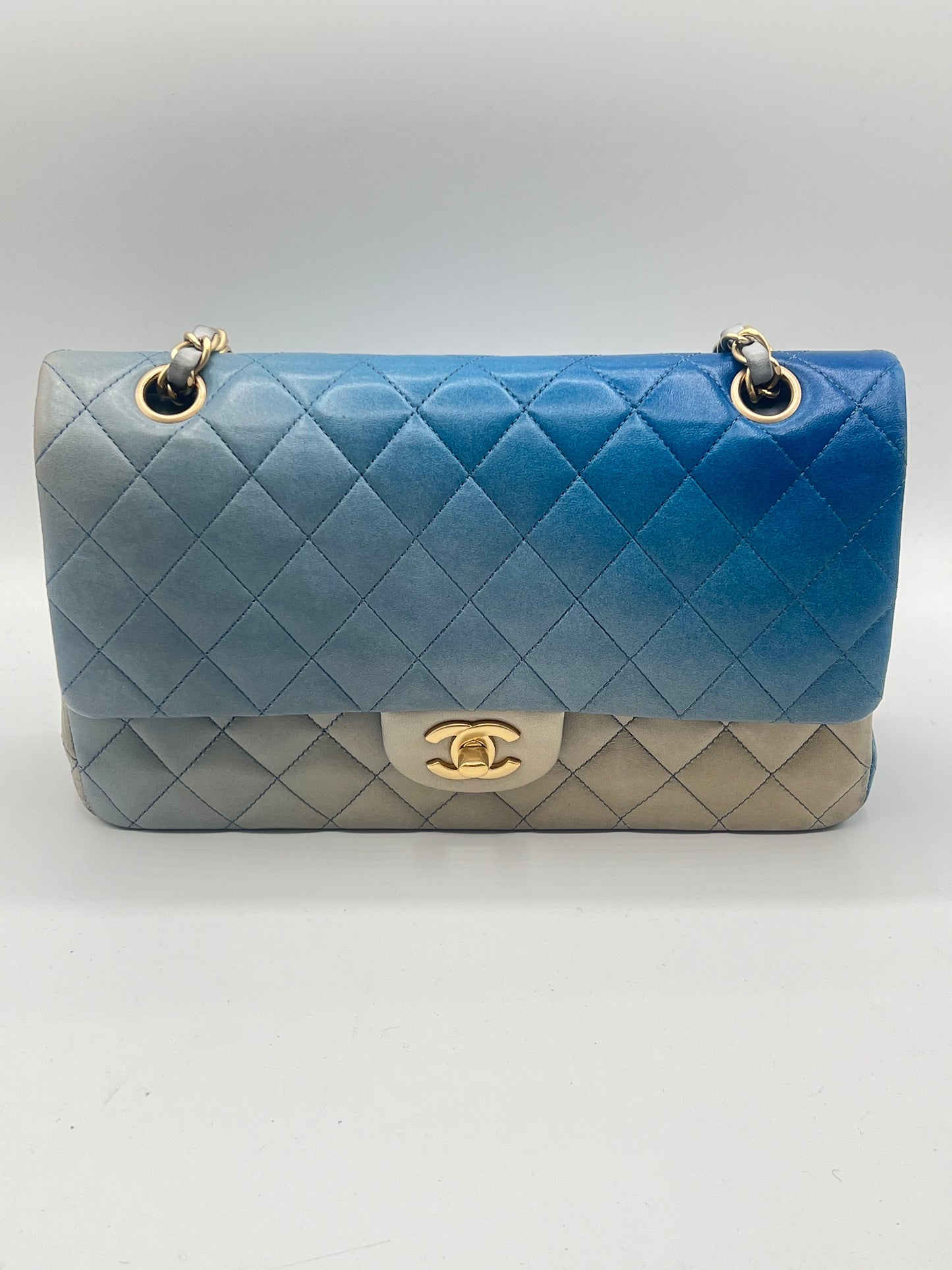 Chanel - sac Timeless médium tie & dye bleu