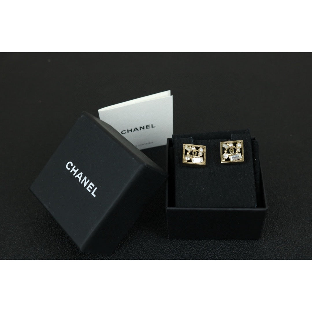 Excellent（Rank SA）｜ CHANEL Coco Mark Square Rhinestone Pearl Earrings Golden｜F25022004
