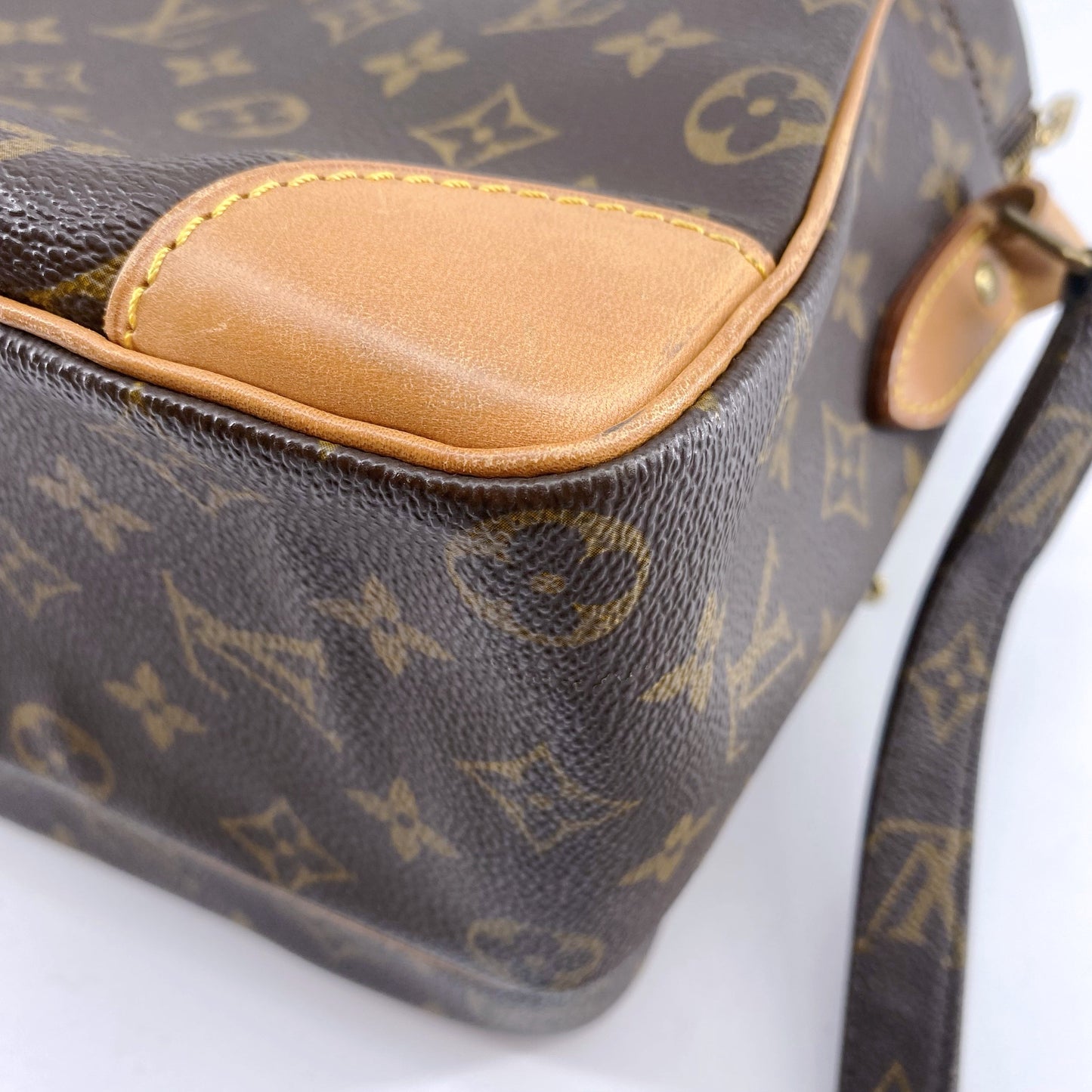 Louis Vuitton Nile Crossbody Bag