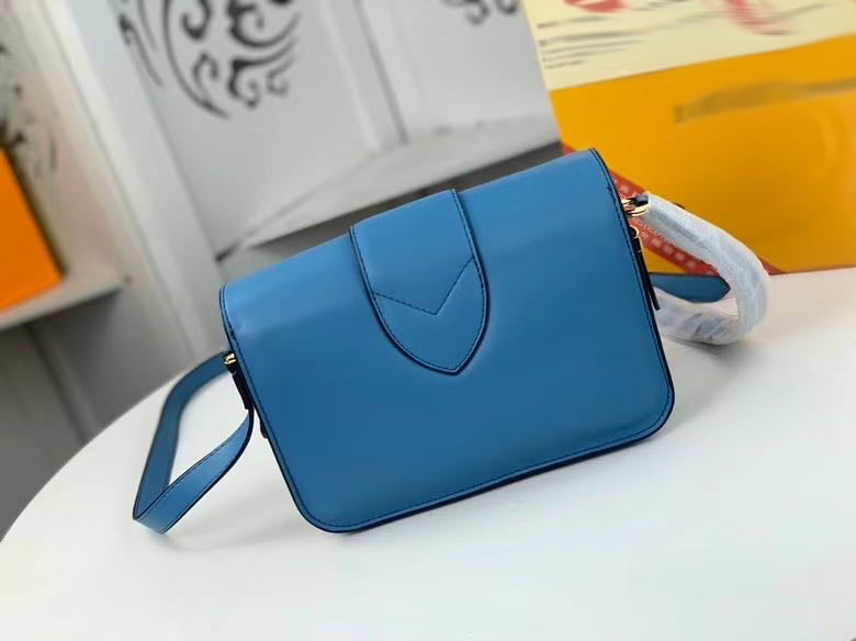 LB040    9.06x5.91x3.15inch