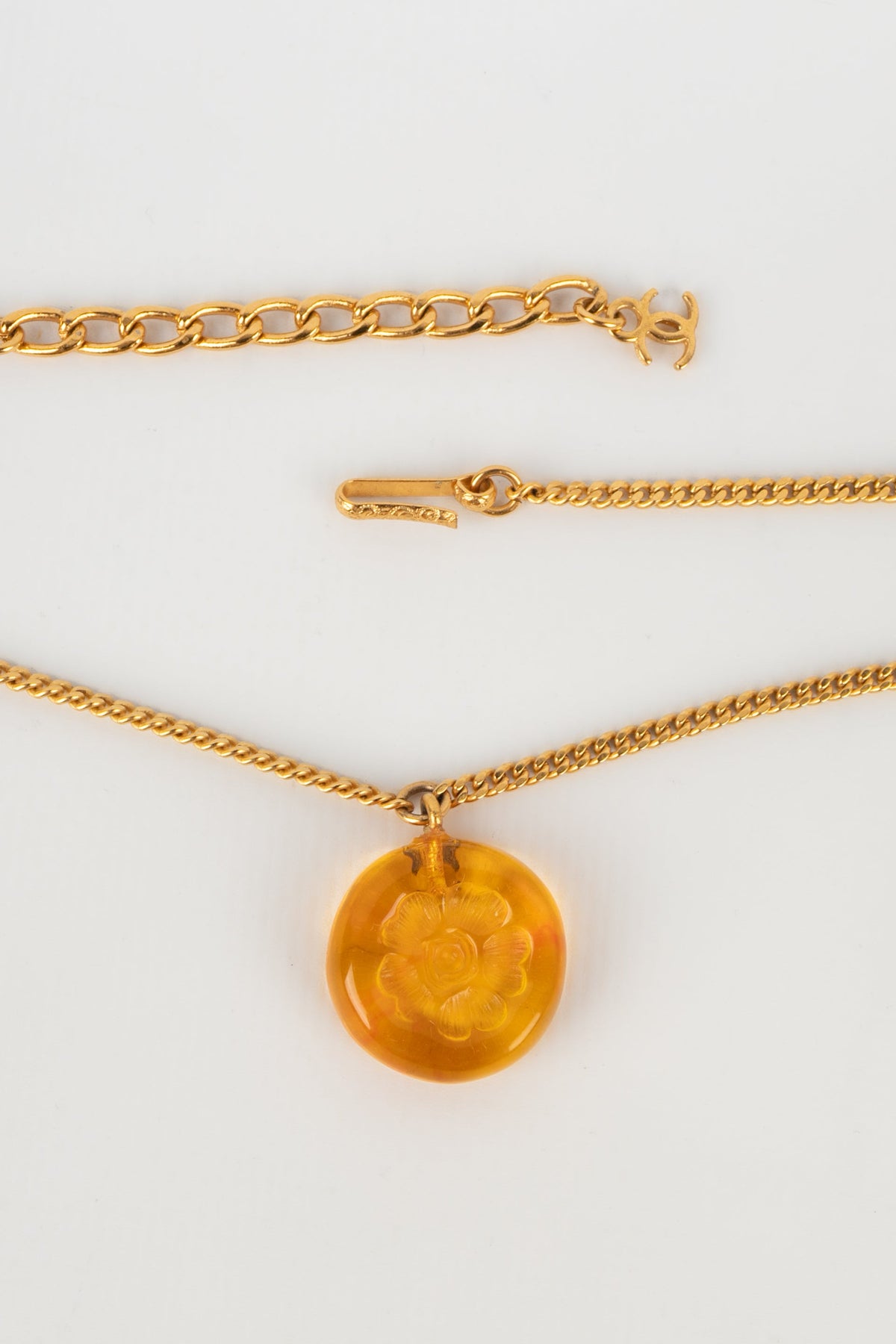 Collier camélia Chanel