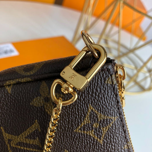 Louis Vuitton mini pochette accessoires
