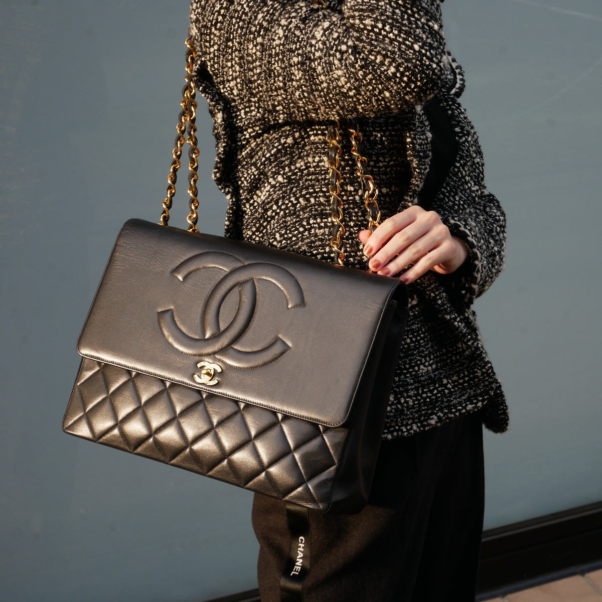 Chanel★ 1991-1994 Black Quilted Lambskin CC Flap Maxi 60850