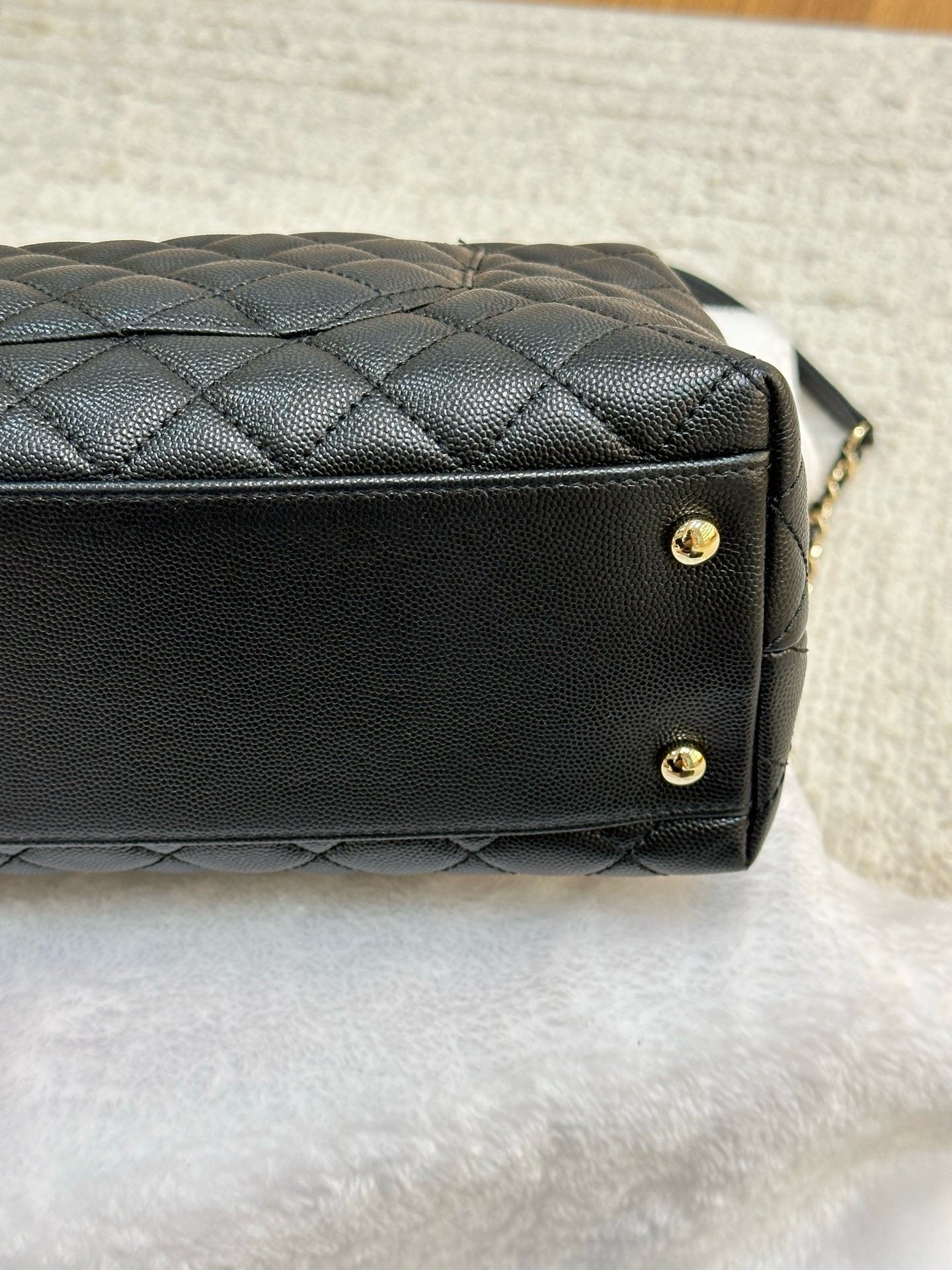 Chanel Medium Caviar Quilted Coco Handle Flap Black GHW 30 holo card