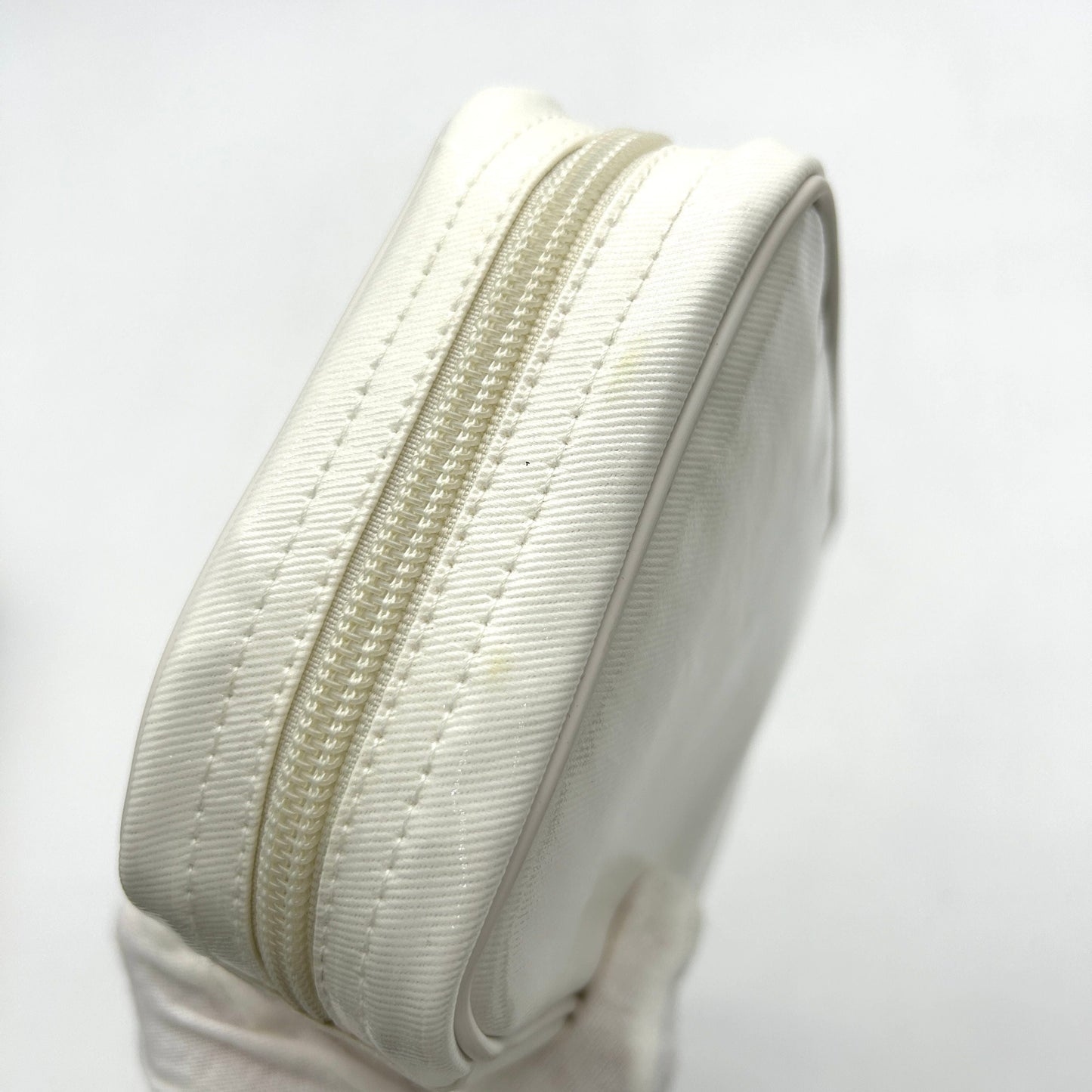 Small GG crossbody bag with tag in white leather gu6909ck