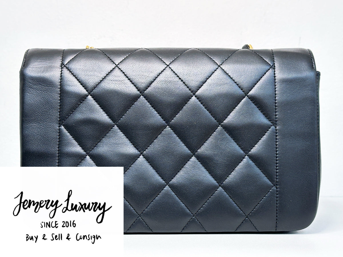 Chanel Vintage Quilted Diana Flap Bag Black Lambskin 3266 holo