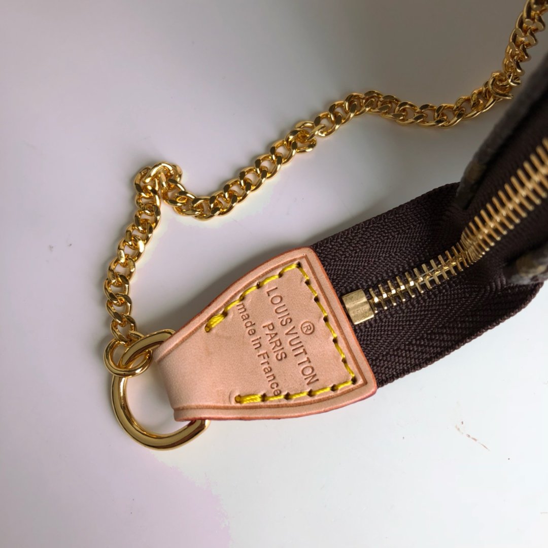 Louis Vuitton mini pochette accessoires