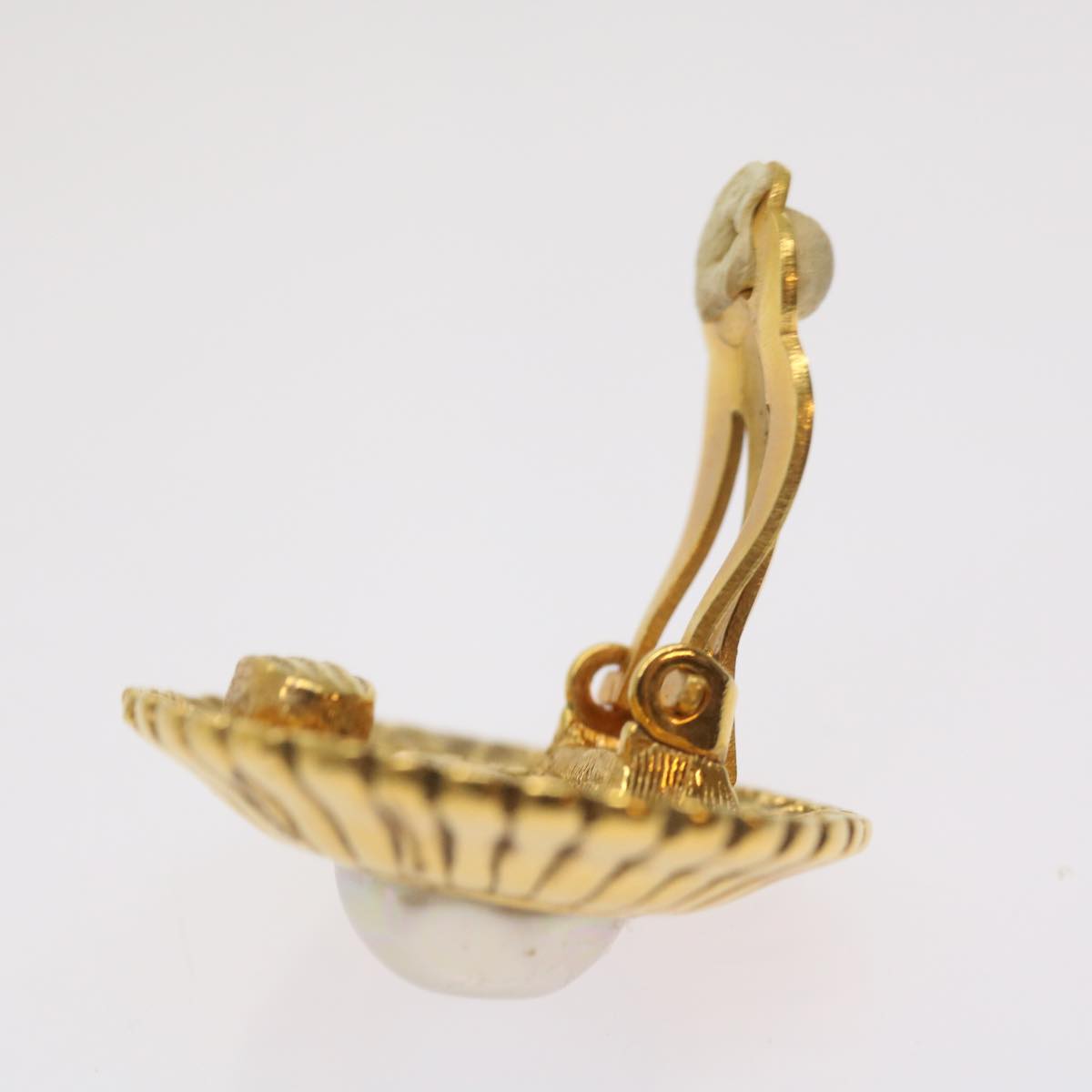 Top Quality Chanel Earring Gold Tone CC Auth 65220