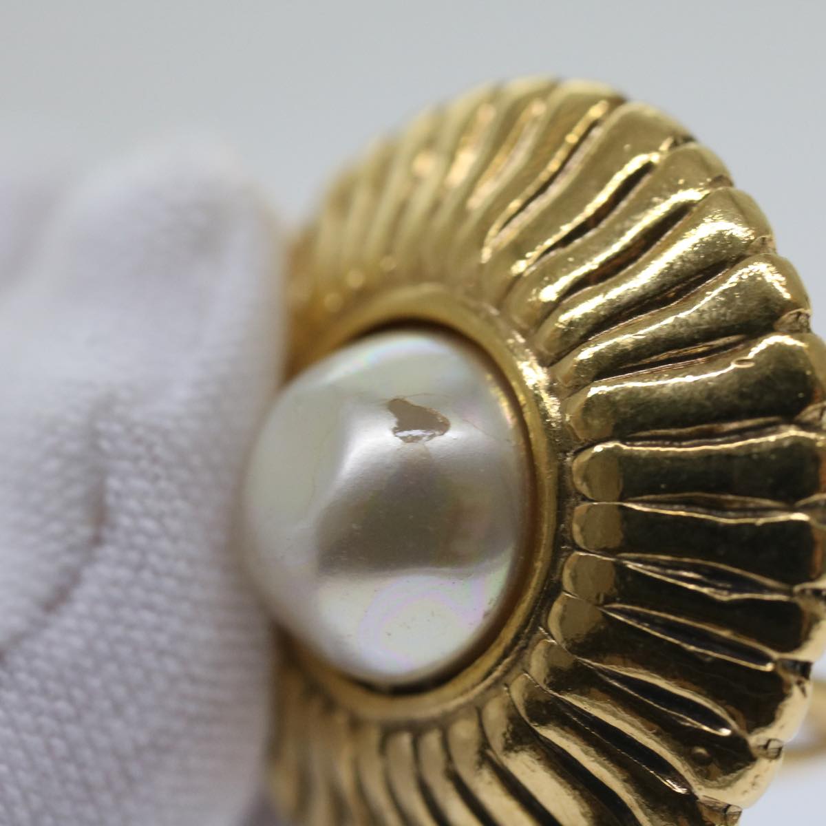 Top Quality Chanel Earring Gold Tone CC Auth 65220