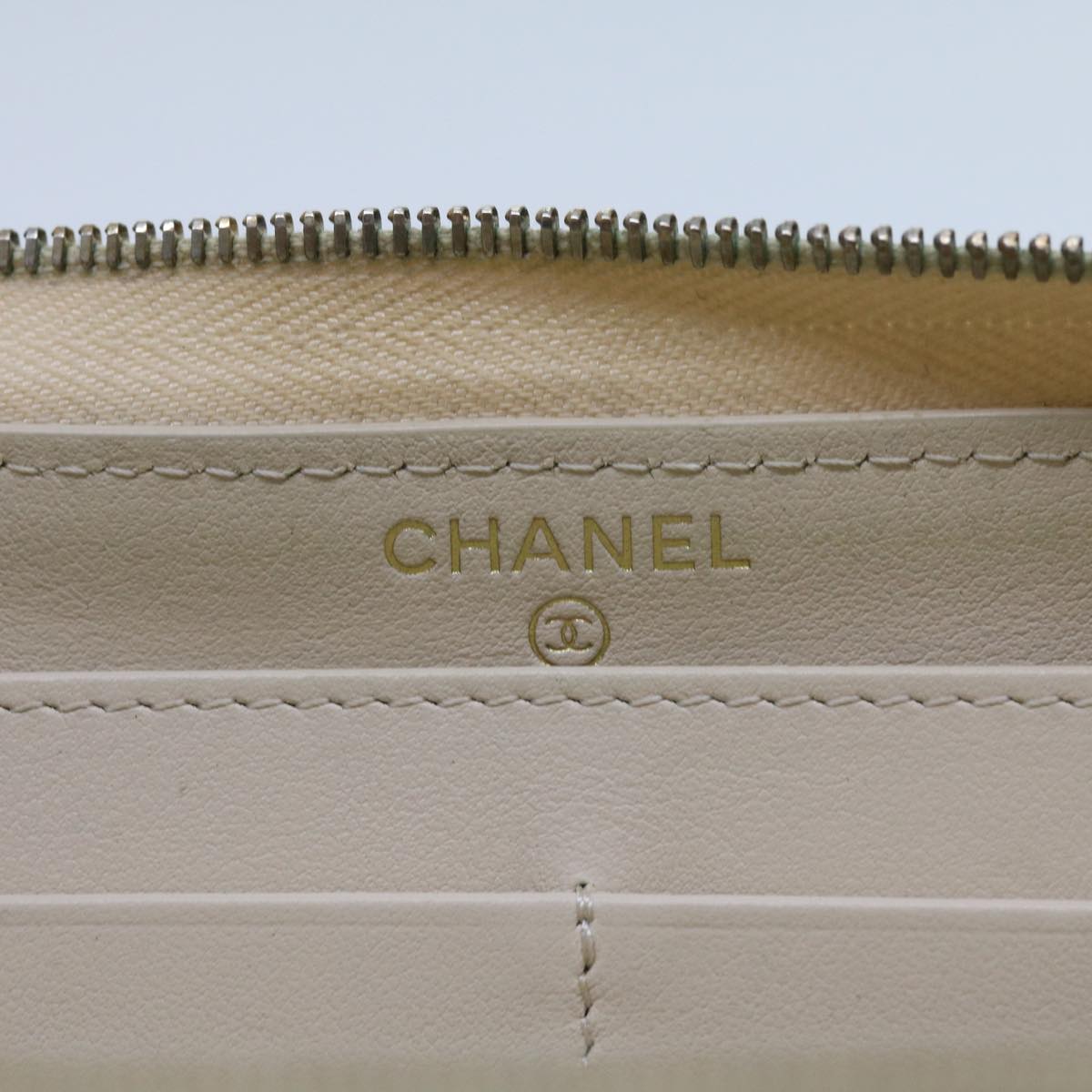 CHANEL Long Wallet Caviar Skin White CC Auth 65288