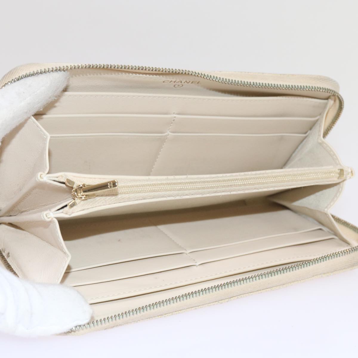 Top Quality Chanel Long Wallet Caviar Skin White CC Auth 65288