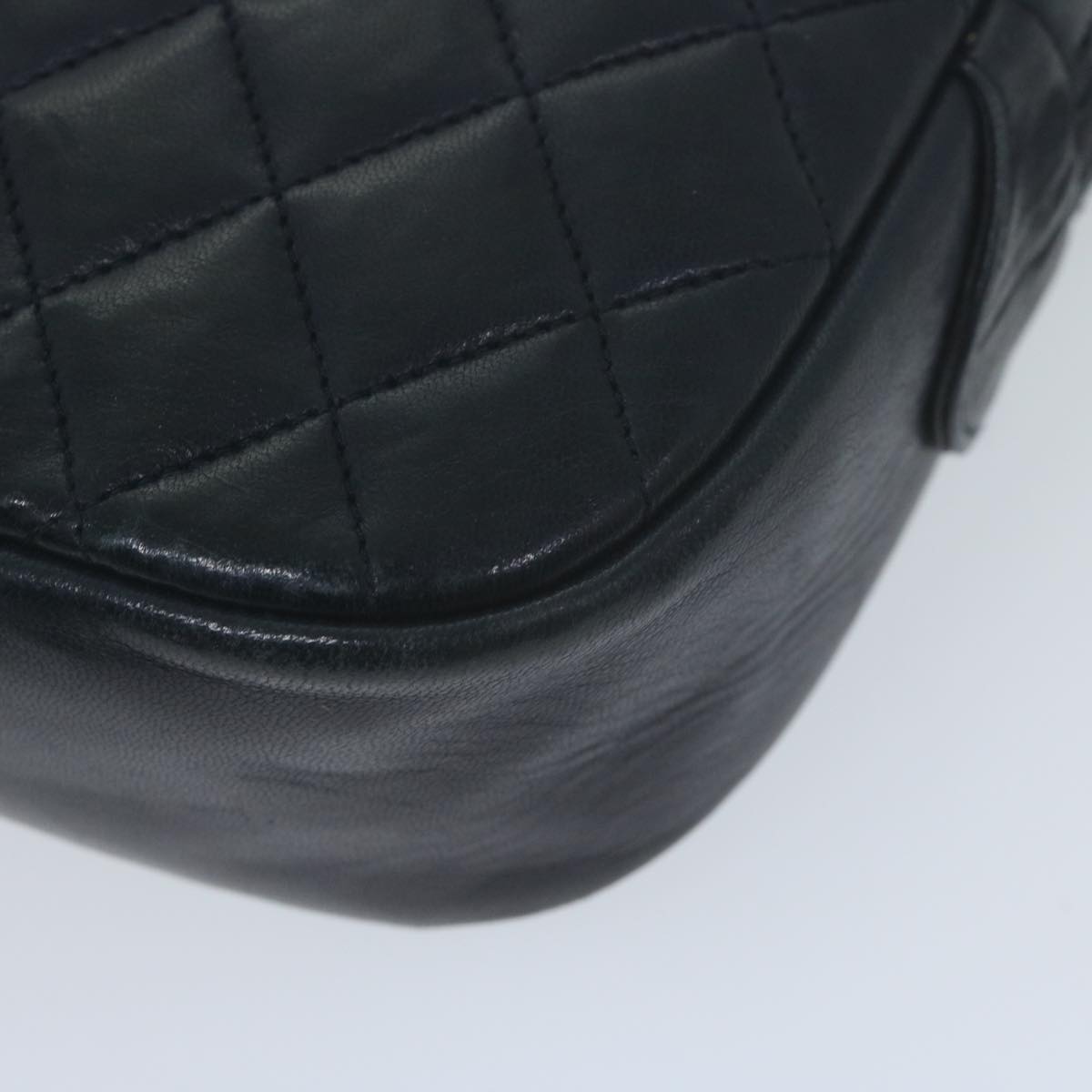 Top Quality Chanel Matelasse Chain Shoulder Bag Leather Navy CC Auth 65588
