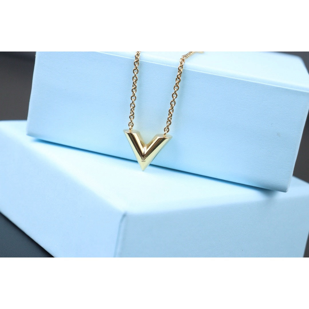 Rank A ｜ LV Collier Essential V Necklace ｜24082210