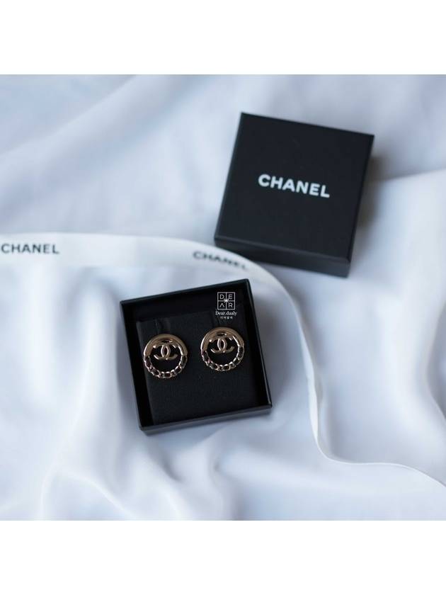 WoMen's CC Logo Circle Chain Earrings Black Gold Chanel