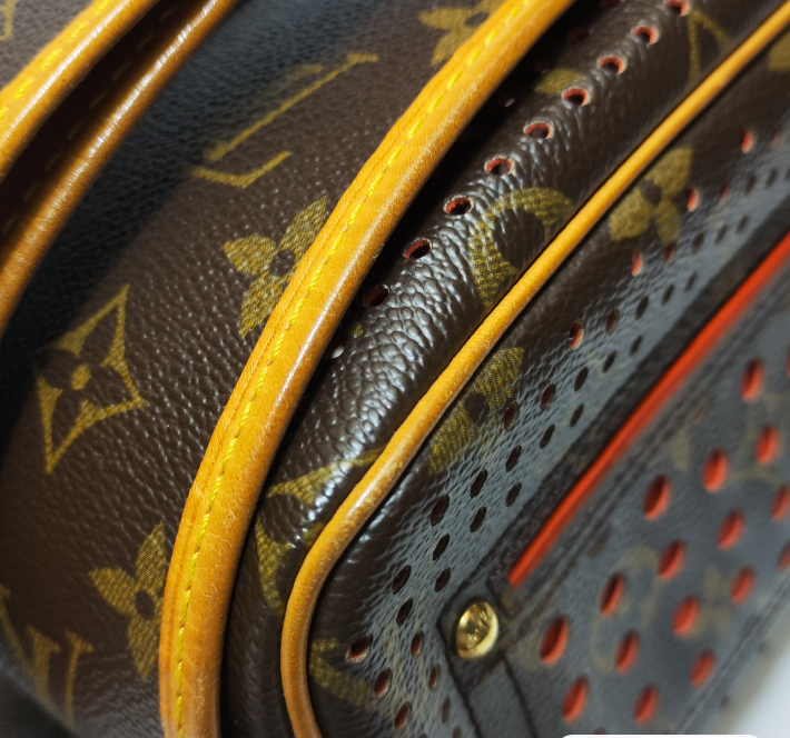 Preloved Louis Vuitton (LV) bag 19cm brown 24082278834643