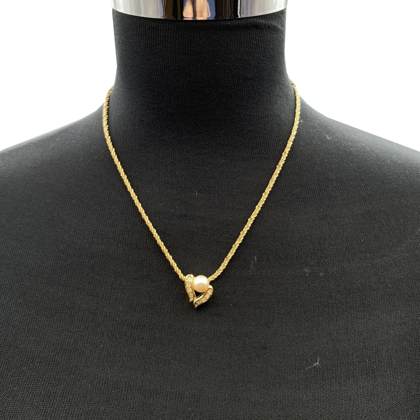 CHRISTIAN DIOR Vintage Gold Metal Pearl Pendant Necklace