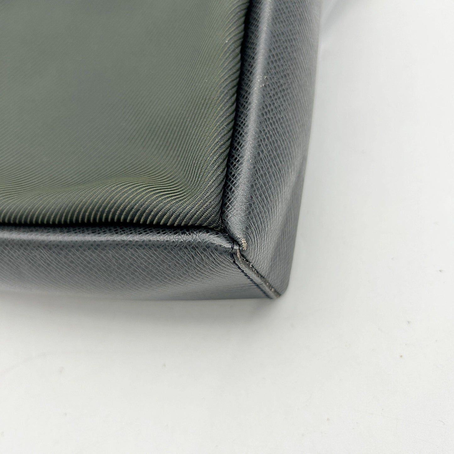 Louis Vuitton Taiga Sayan Messenger Bag - Black Crossbody Bags, Handbags lv6619ce