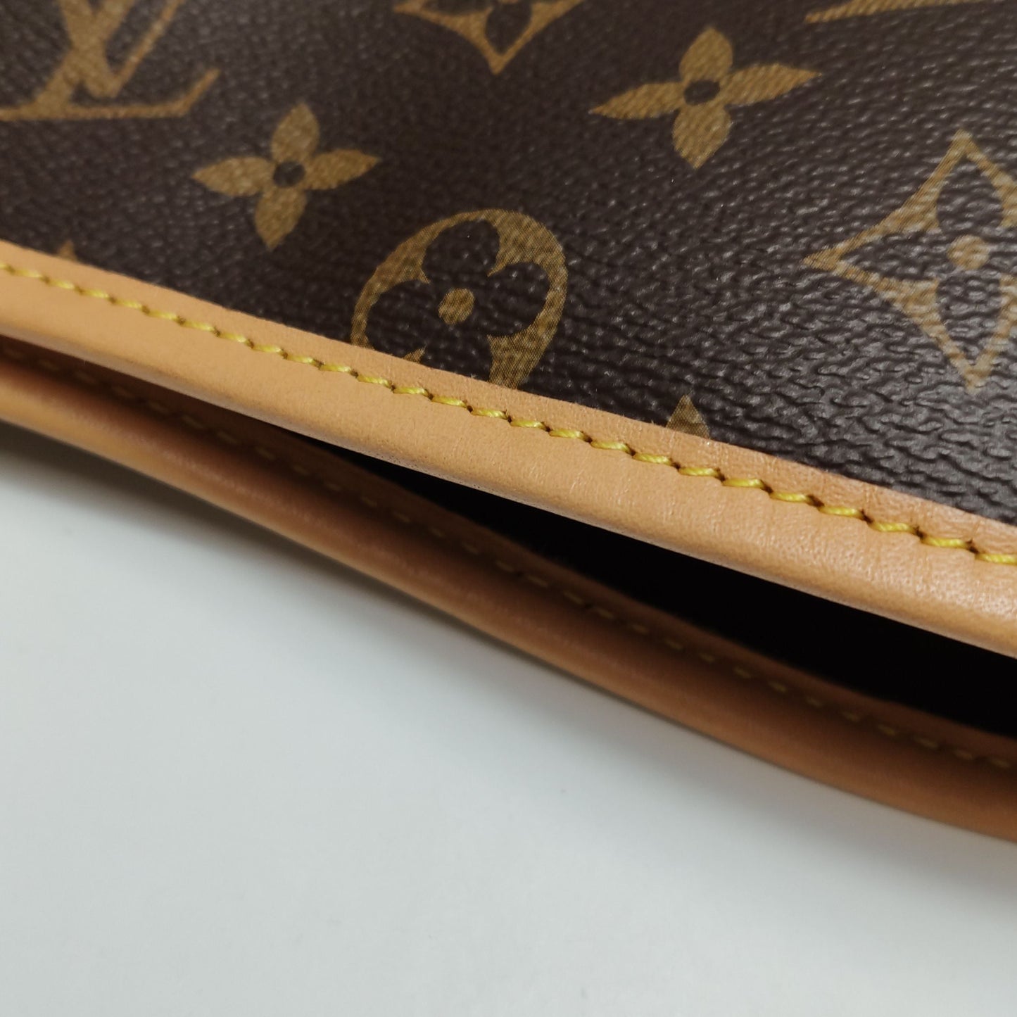 Preloved Louis Vuitton Carry All Medium Monogram Crossbody Bag with Chip 250502781175813