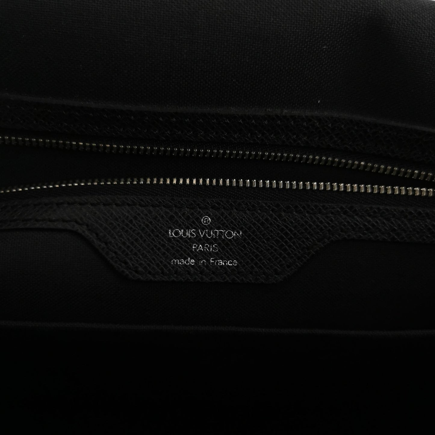 Preloved Louis Vuitton Taiga Alexei Leather Crossbody Bag 250502781174943